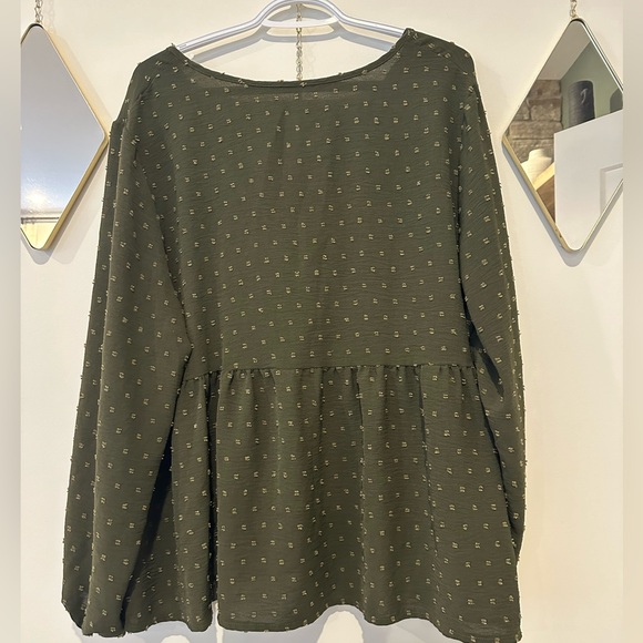 Green Blouse - Picture 2 of 4